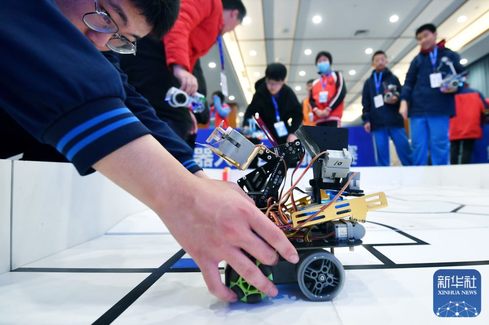 河北石家莊：機器人競賽顯身手